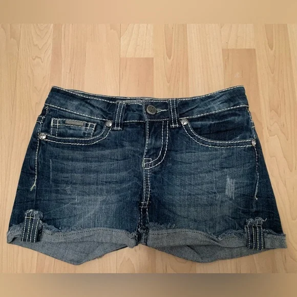 NEW (without tags) Women’s Warehouse One Premium Denim Jean Shorts - Picture 2 of 2